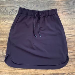 Women’s Lululemon bordeaux drama Skirt